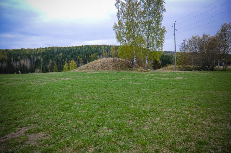 Högs kyrka, Kungshögen m.m.